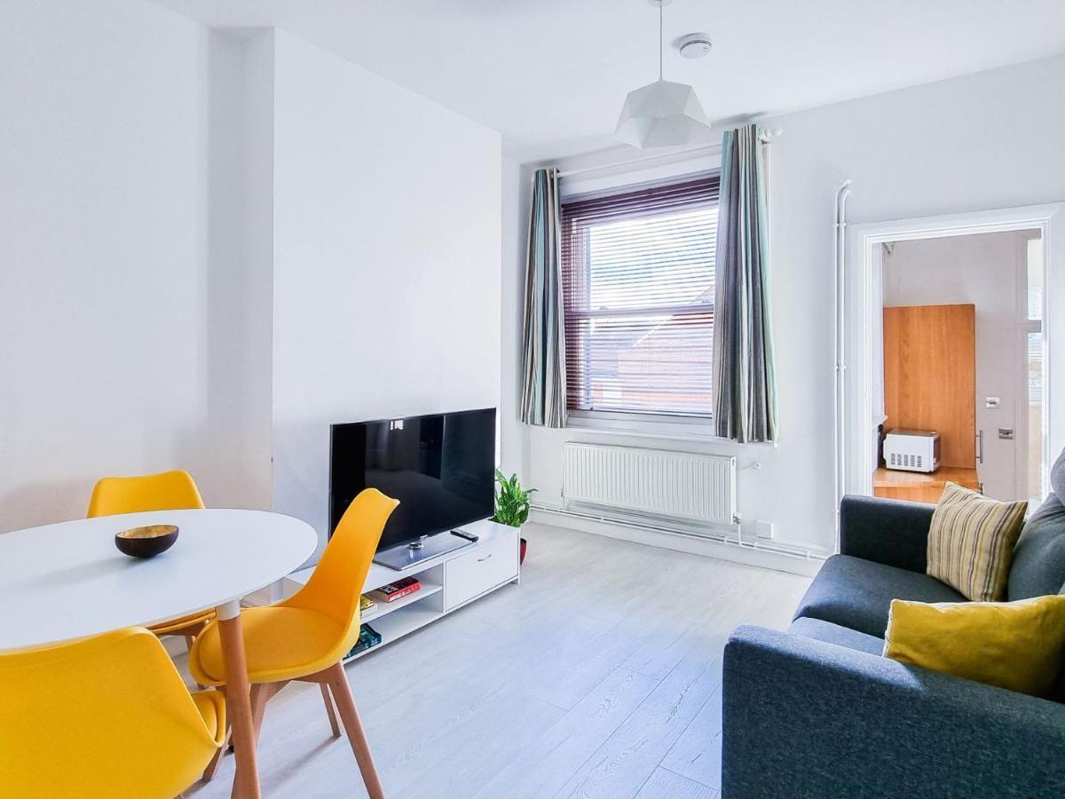 Pass The Keys Wimbledon Hideaway Apartment London Ngoại thất bức ảnh